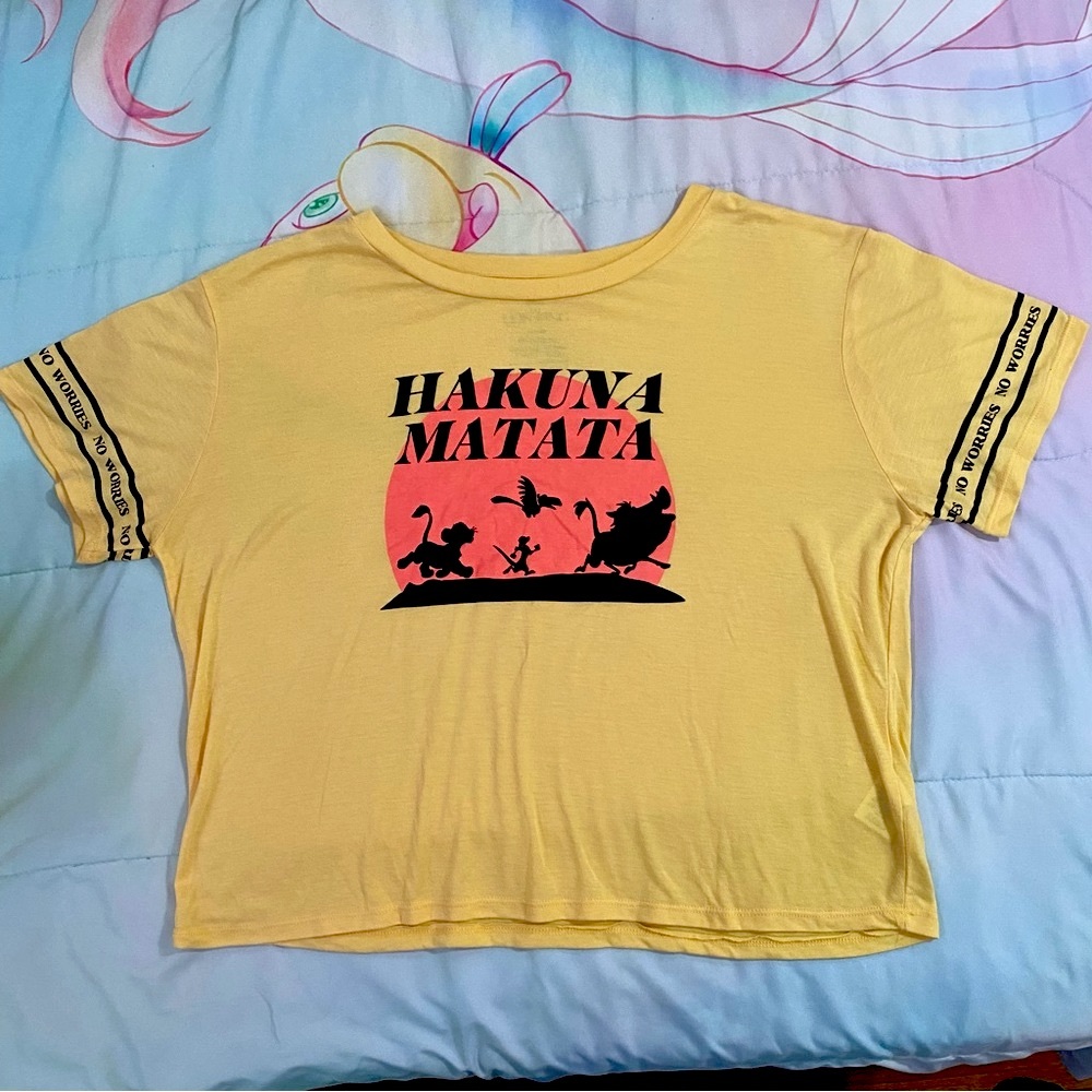 hakuna matata crop top NWOT the lion king disney shirt simba timon pumba yellow